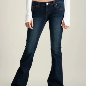 True religion - Säljer mina true religion jeans, använts fåtal gånger. Har sytt upp dom(man kan sprätta upp). Modellen joey i storlek 23.