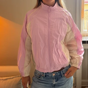 Sååå cool vind jacka💖💖💖 - Säljer denna sååå snygga vind jacka💖💖🤭