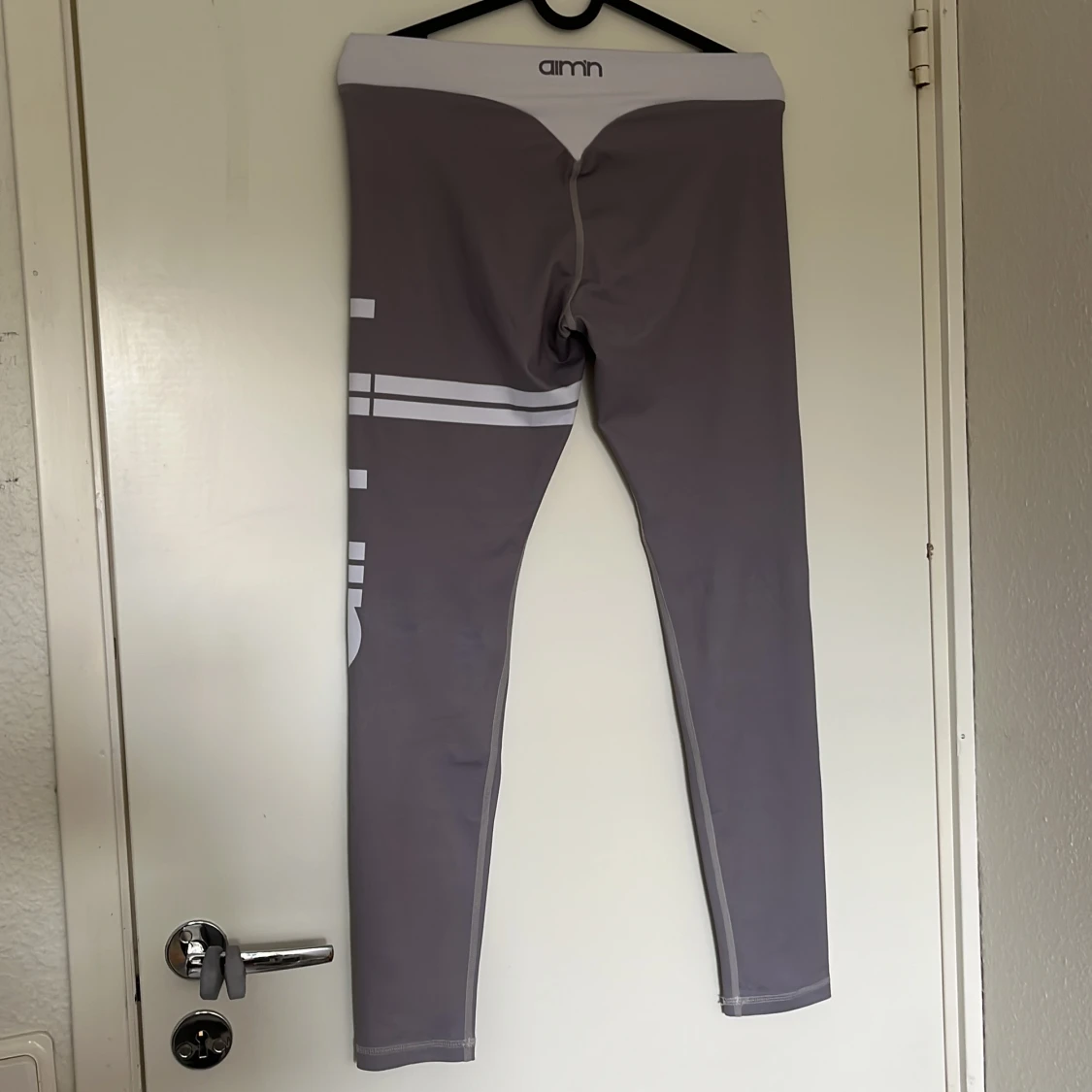 Grå träningstights från aim'n - 1