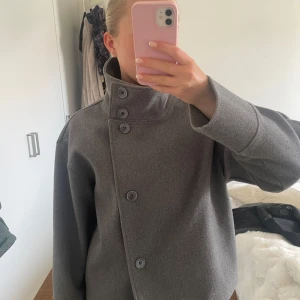 Grå kappa - Jätte fin och cool kappa från Gina😍😍