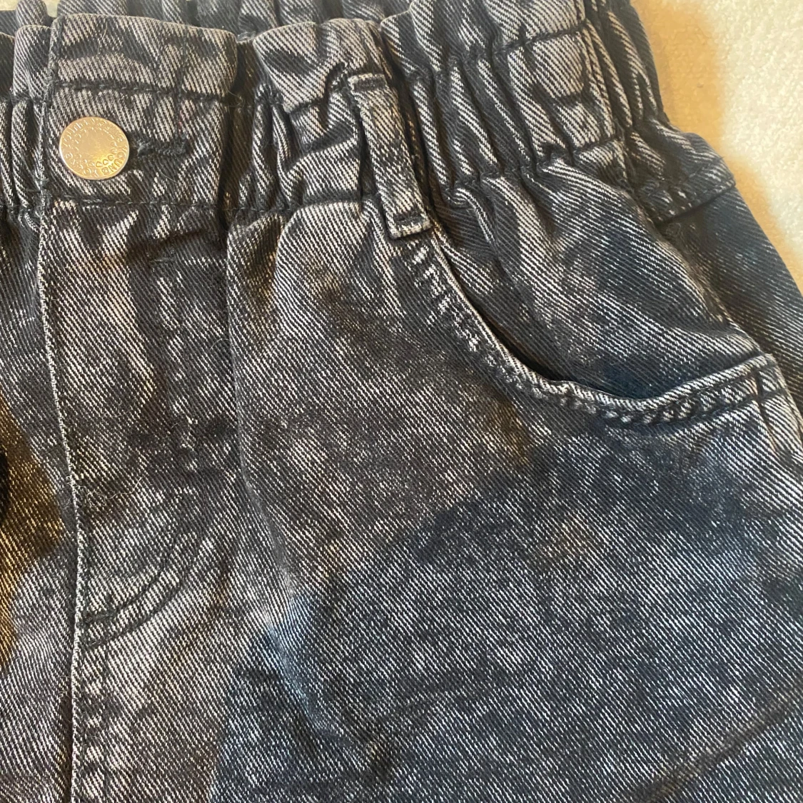 Snygg svart jeanskjol med resårmidja💞 - 3