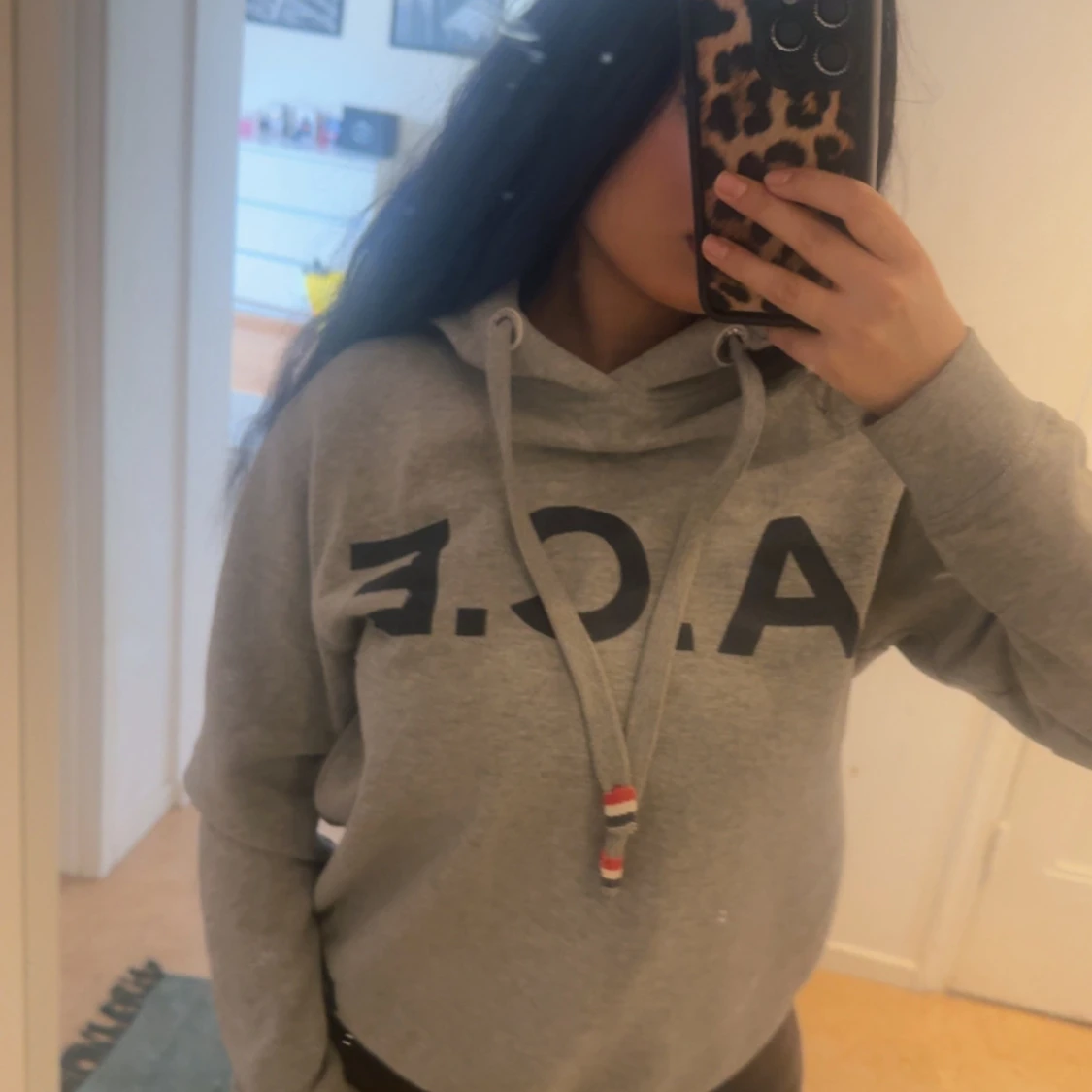 Grå hoodie från WHO'S A.C.E