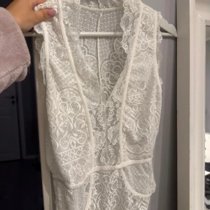 Vit spetsbody - Storlek s/m Super fin utan defekter