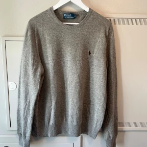 Polo Ralph Lauren - Polo Ralph Lauren stickad tröja | Storlek L (passar M) | Helt nytt skick | Bara att höra av sig vid frågor eller funderingar!😊