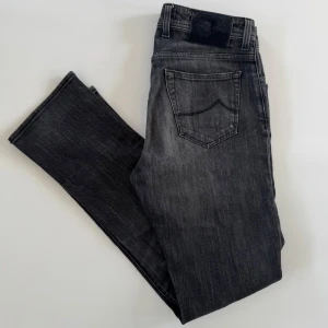 JACOB COHEN JEANS  - Jacob Cohen Jeans - Modell: 688 comfort - Tecken på användning: Minimala - Storlek: 32, Benlängd: 112cm, Midija: 41cm - deluxecloset 