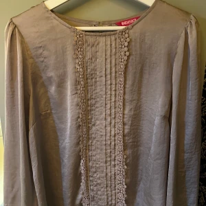 Indiska fest topp  - Tunt tyg perfekt för fest tillfälle som är mjuk och skön mot huden, priset är inte ristat i sten. 