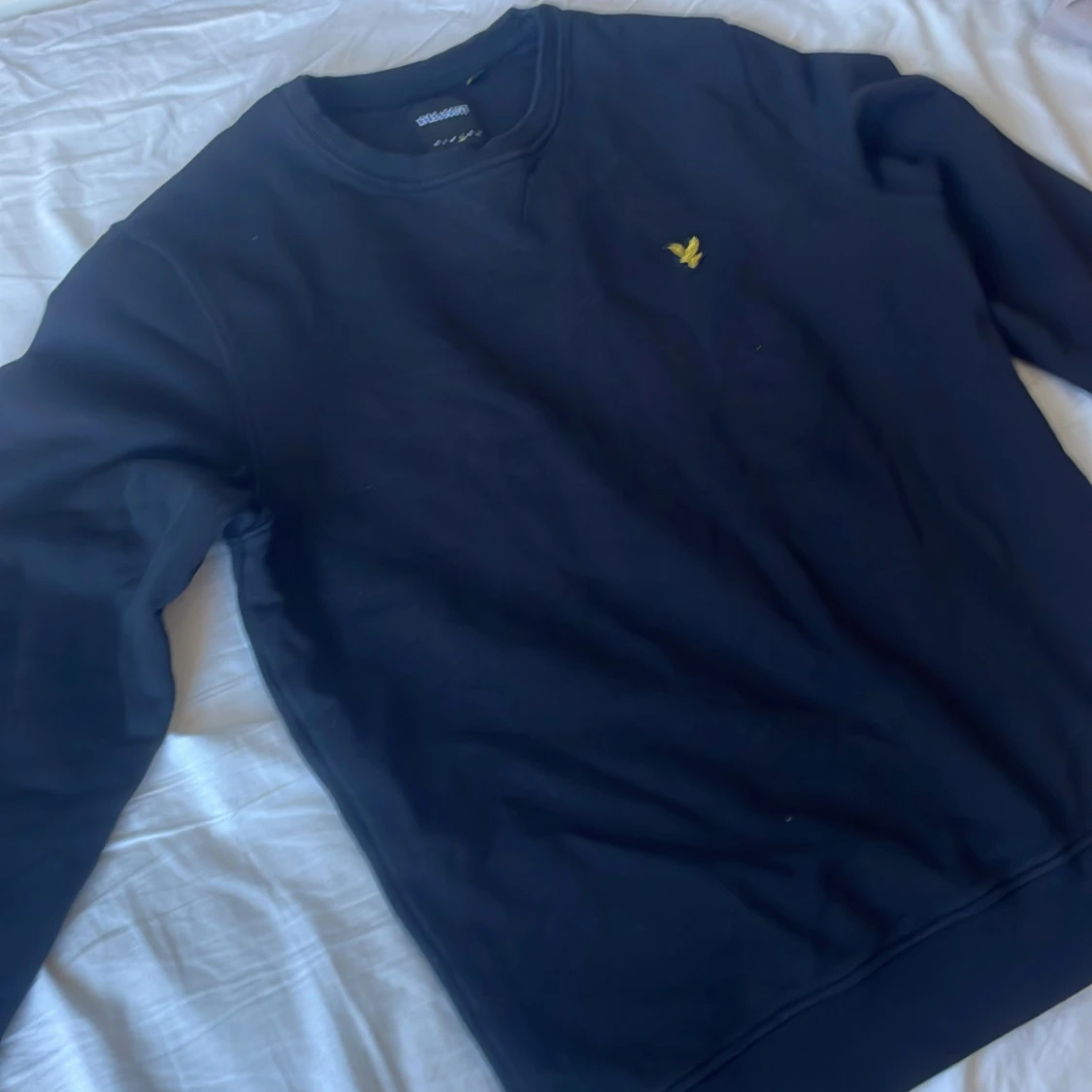 Svart sweatshirt från Lyle & Scott