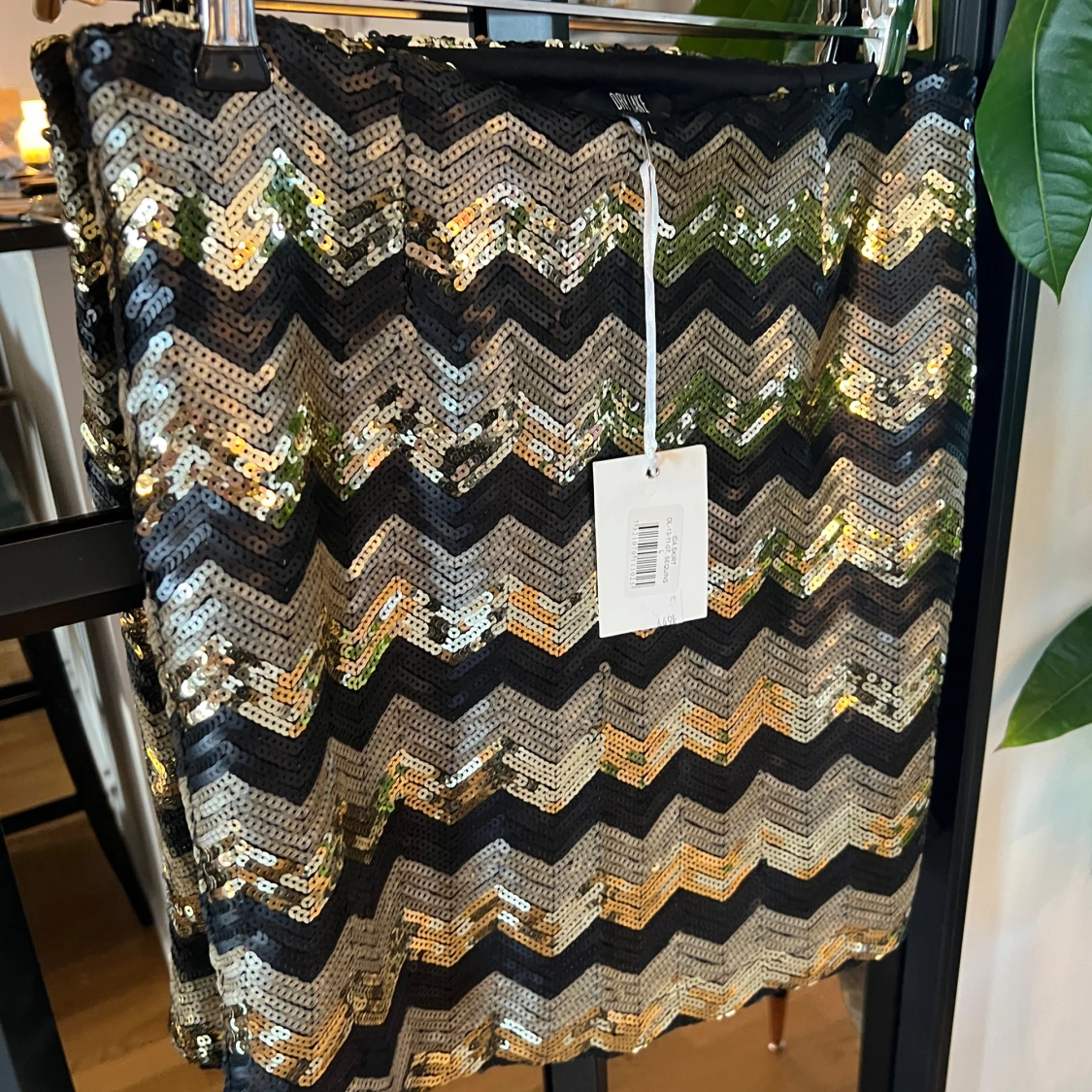 Paljettkjol med zigzag-mönster från Dry Lake - 3