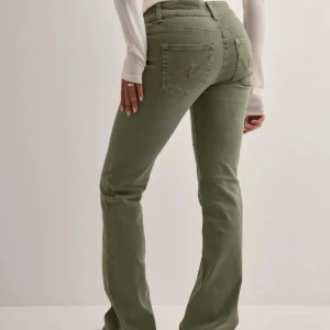 Nelly gröna jeans  - Super snygga 