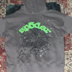 Spider - Säljer min spi5der hoodie aldrig använd färg grå