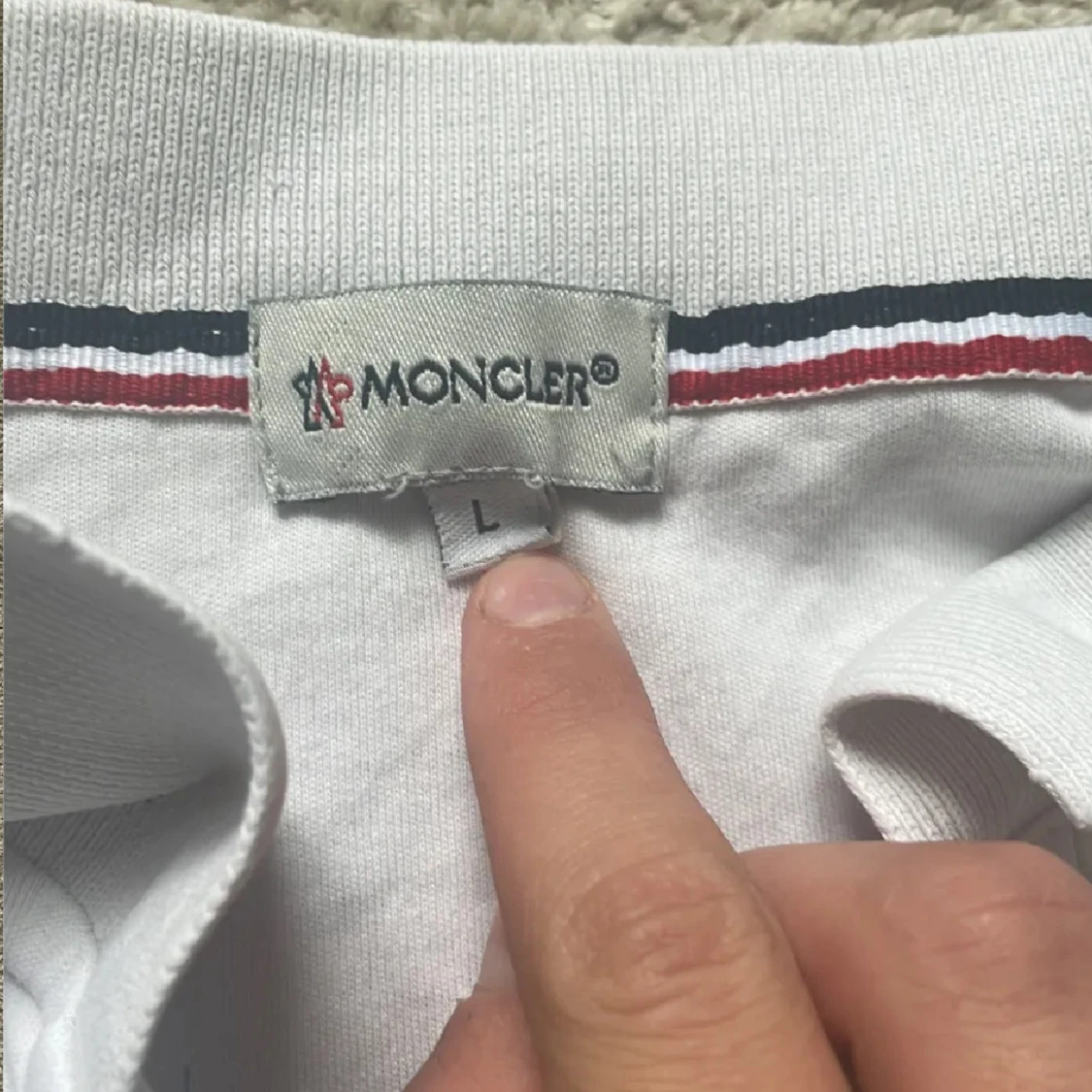 Vit piké från Moncler med logga - 1