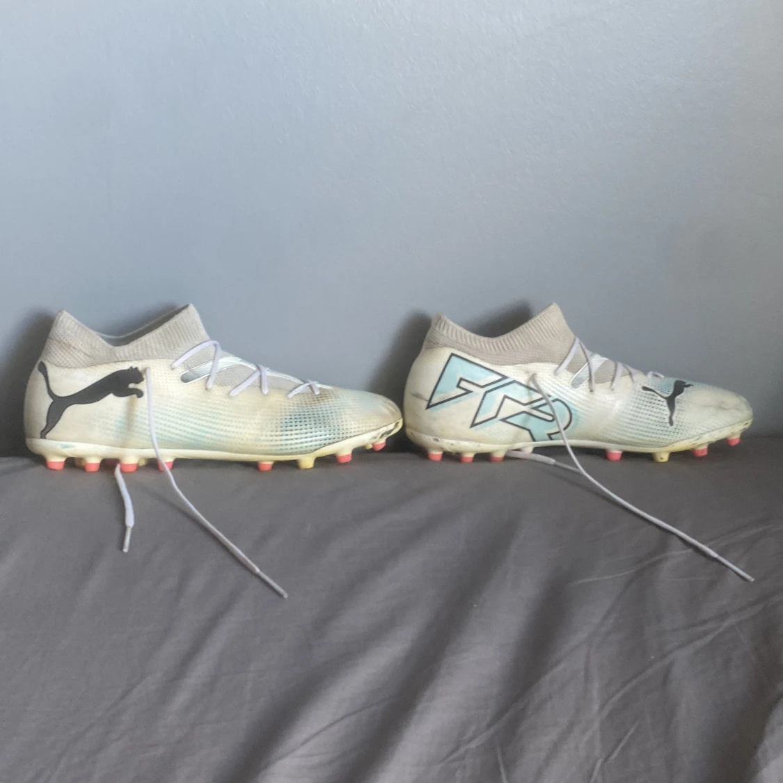 Vita fotbollsskor från Puma - 1