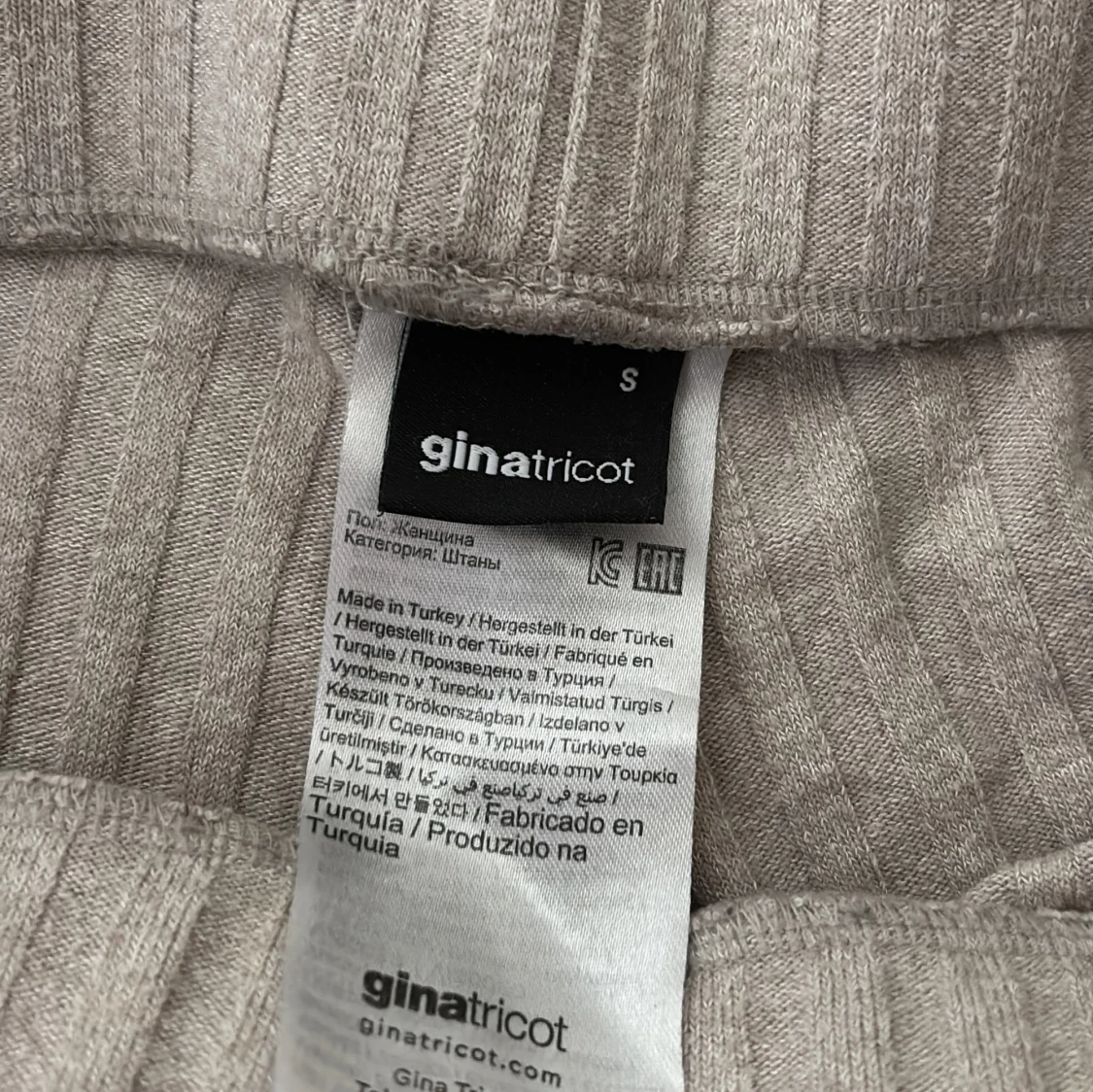 Beige ribbade byxor från Gina Tricot - 2