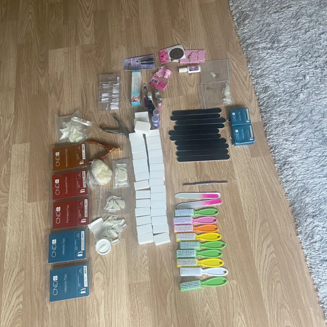 Stort nagelkit med tillbehör och verktyg