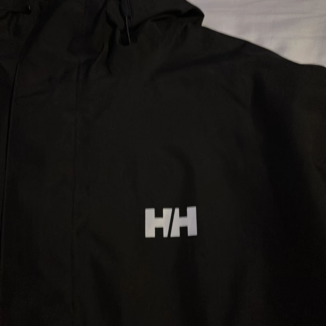 Svart regnjacka från Helly Hansen - 1