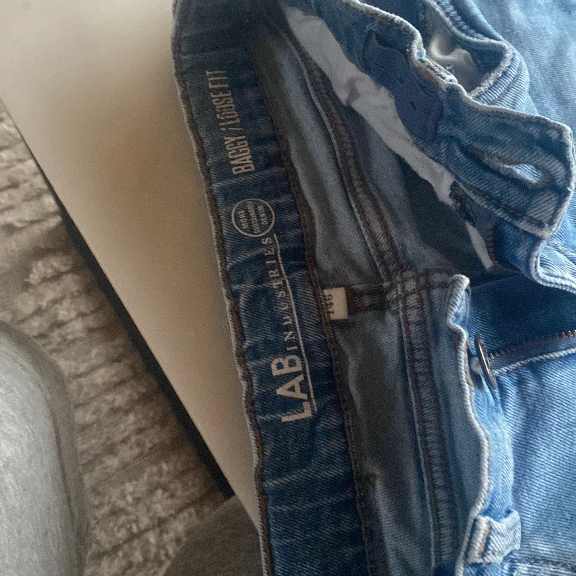 Baggy blå jeans från LAB - 2