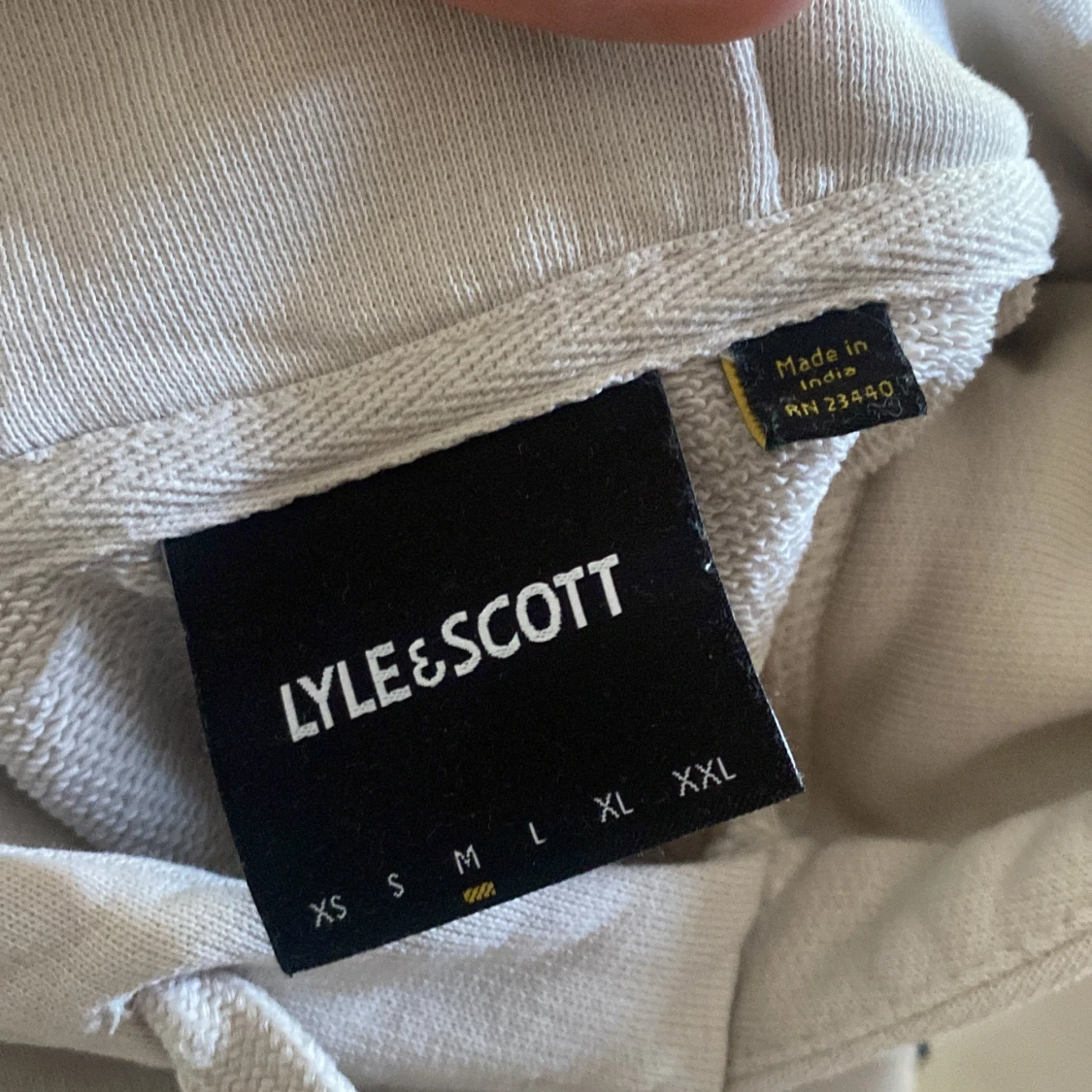 Beige hoodie från Lyle & Scott - 2