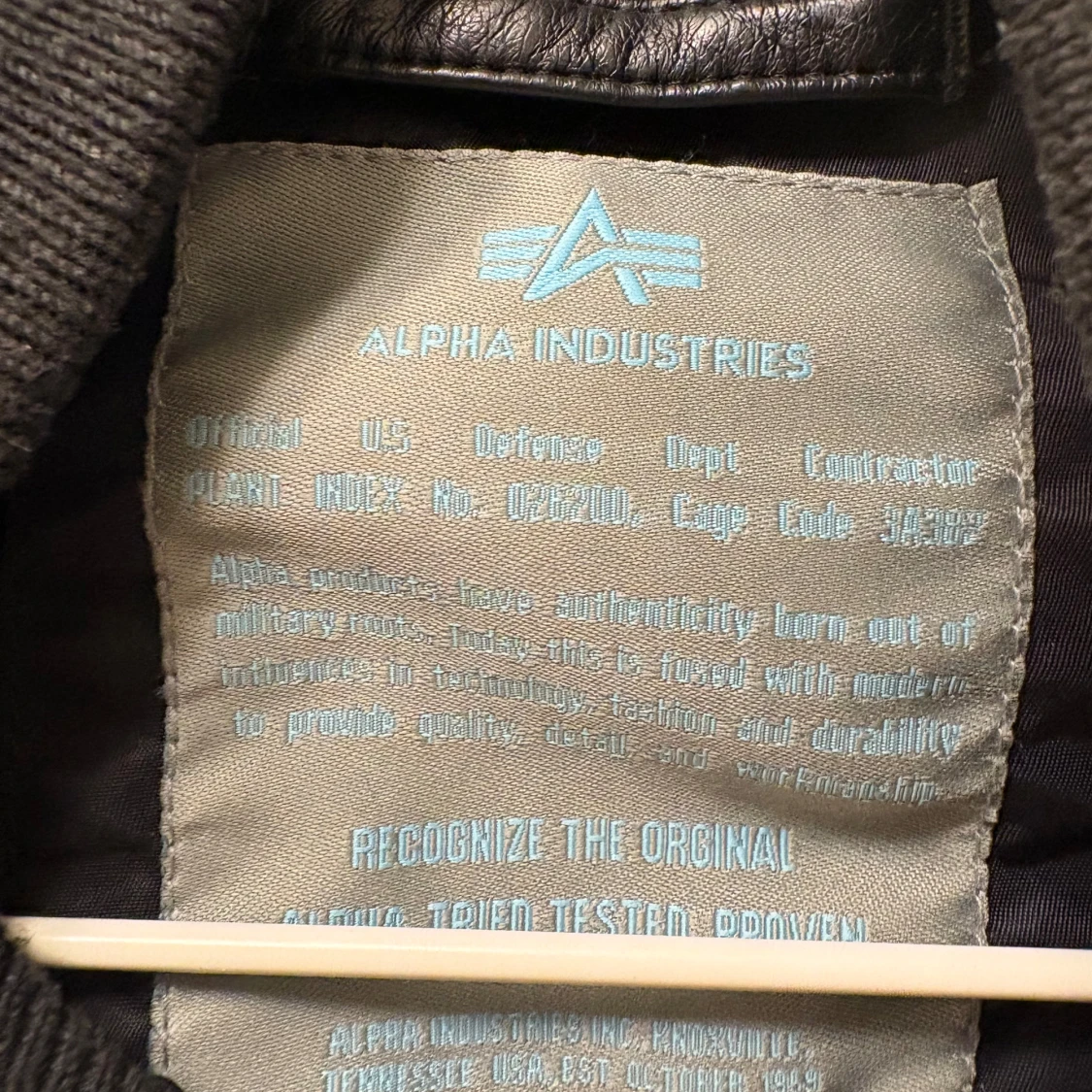 Svart bomberjacka från Alpha Industries - 3