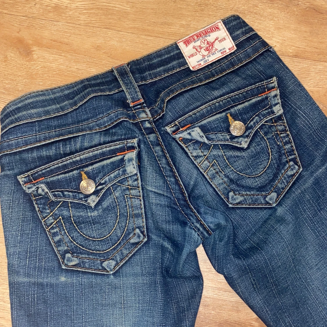 Blå bootcut jeans från True Religion - 2