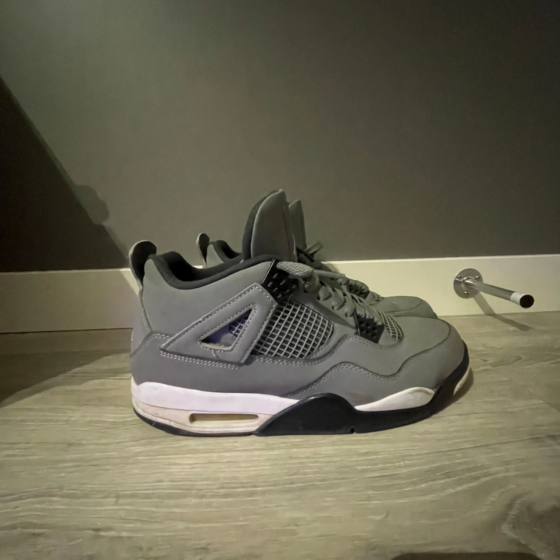 Gråa Air Jordan 4 sneakers - 1