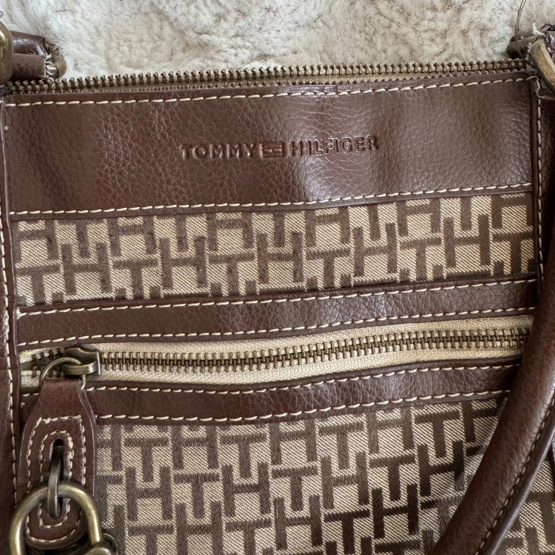 Brun Väska från Tommy Hilfiger - 2