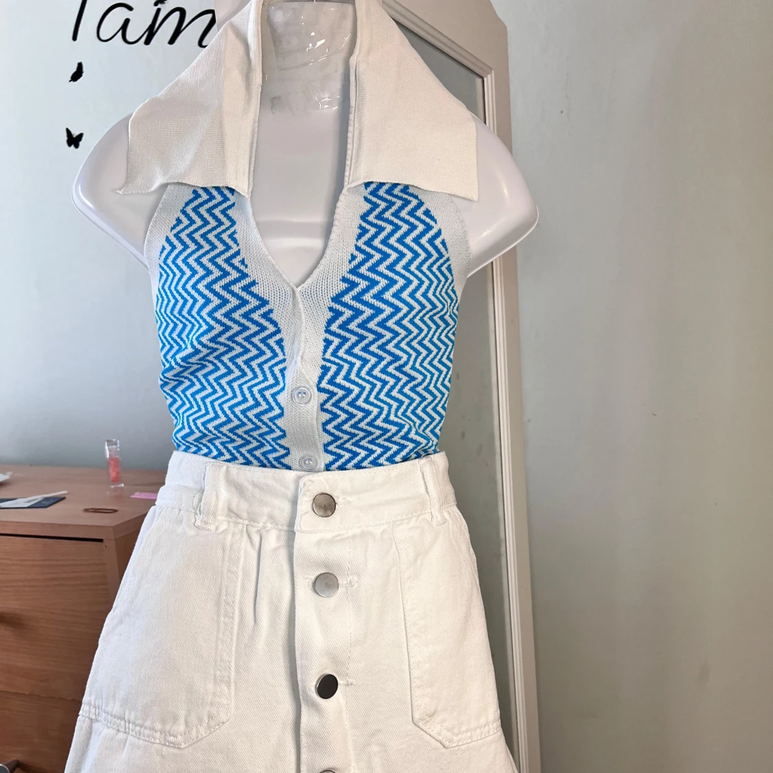 Set Vit och blå halter  top  med zigzag-mönster och jeans kjol med byxor under - 2