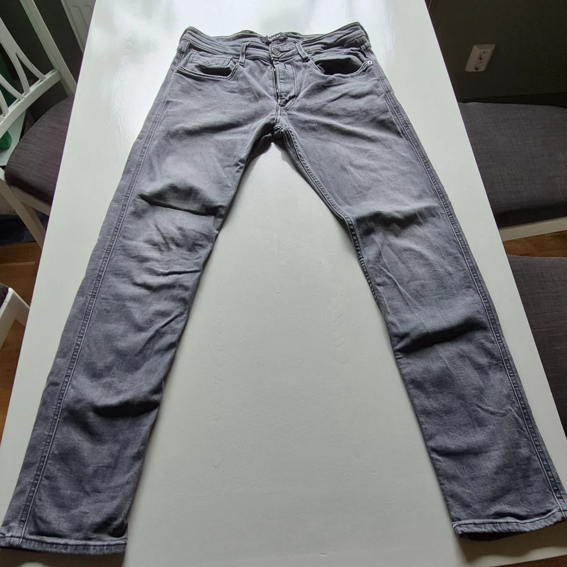 Grå jeansbyxor från Replay