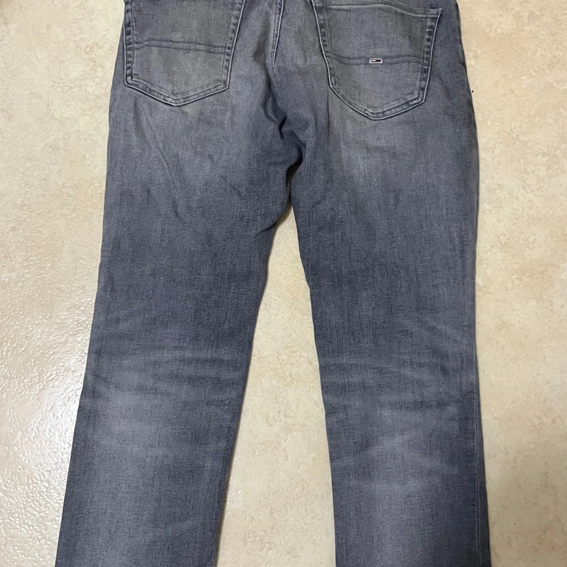 Grå jeans från Tommy Jeans - 1