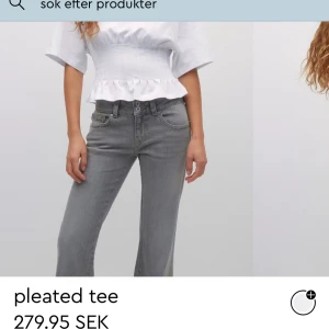 SÖKER EN PLEATED TEE FRÅN GINA!! - söker en pleated tee från gina i nån av dessa färgerna. I storlek S. Kom privat om ni har en så kan vi diskutera pris.