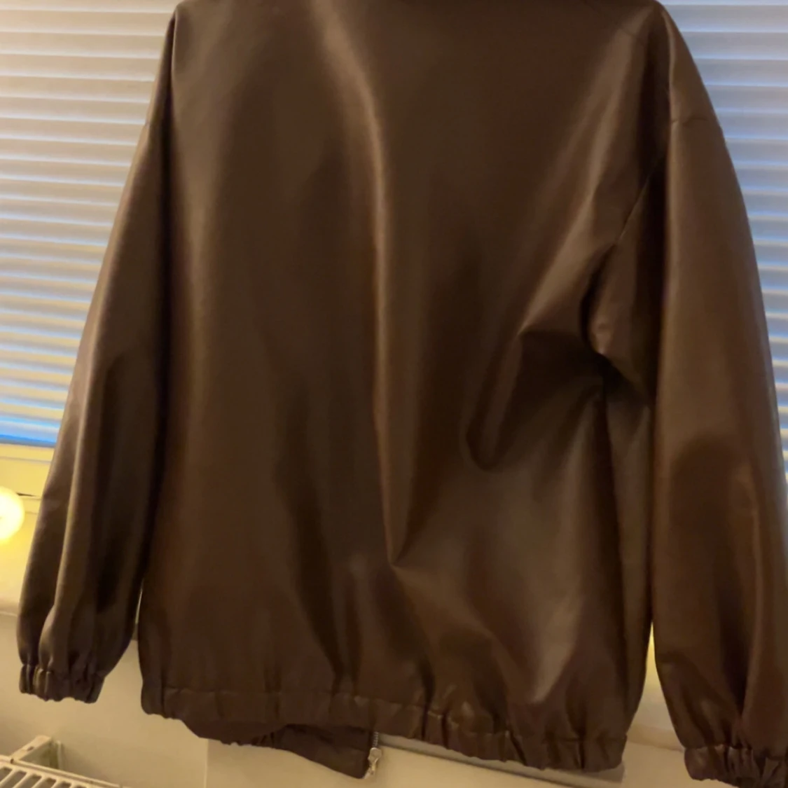 Brun oversized skinnjacka - 2