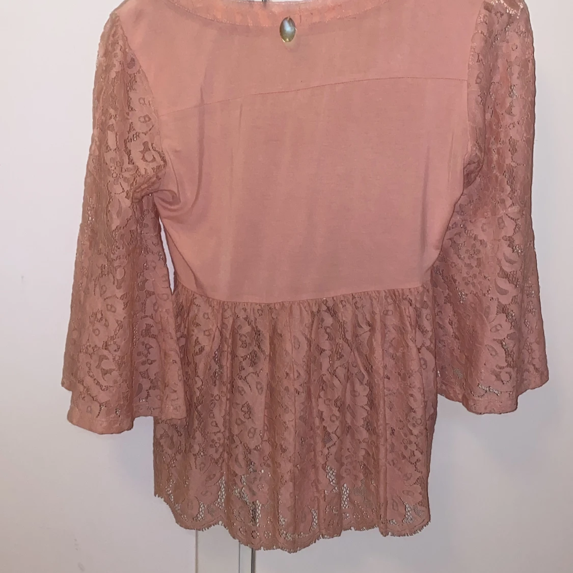 Rosa spetsblus från Chiara Forthi - 1