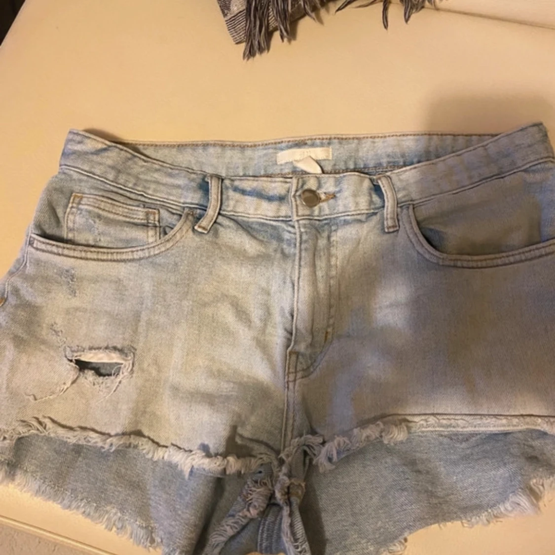 Ljusblå jeansshorts - 1