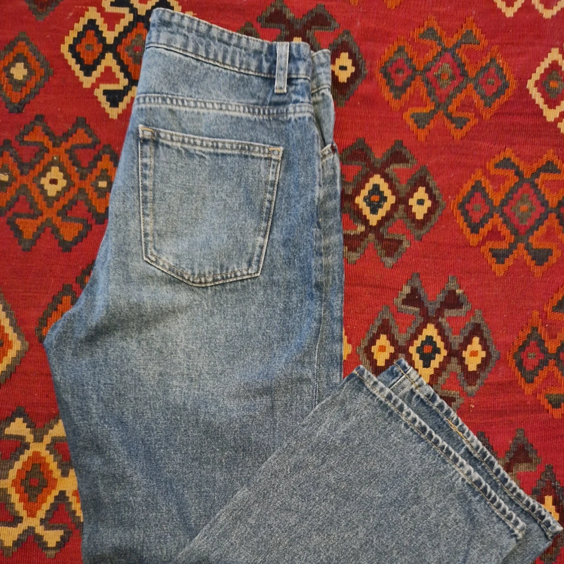 Blå raka jeans med knappar - 1