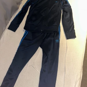 Adidas dress  - Bra skick liten på mig storlek s.