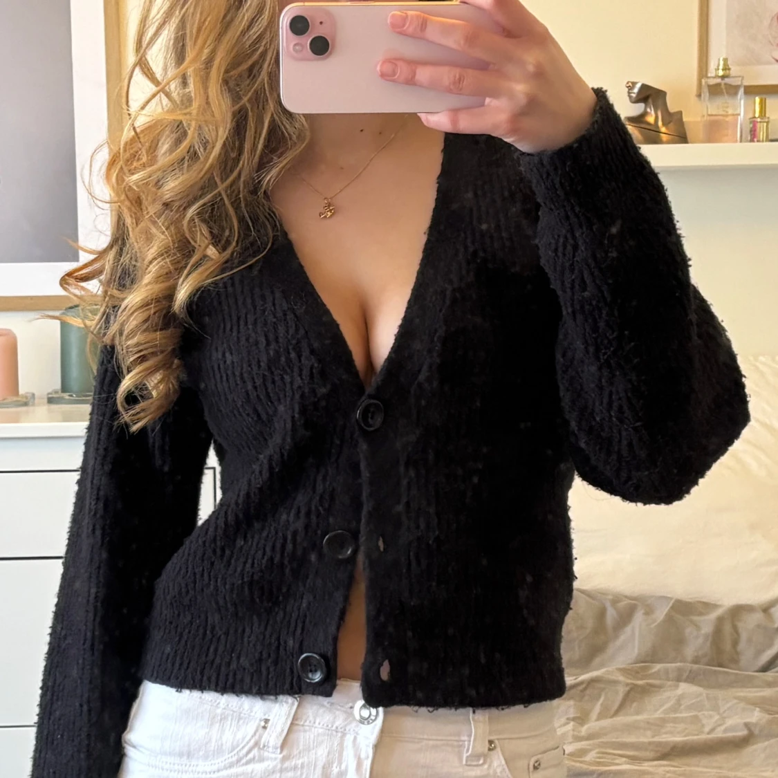 Svart stickad kofta med knappar - 1