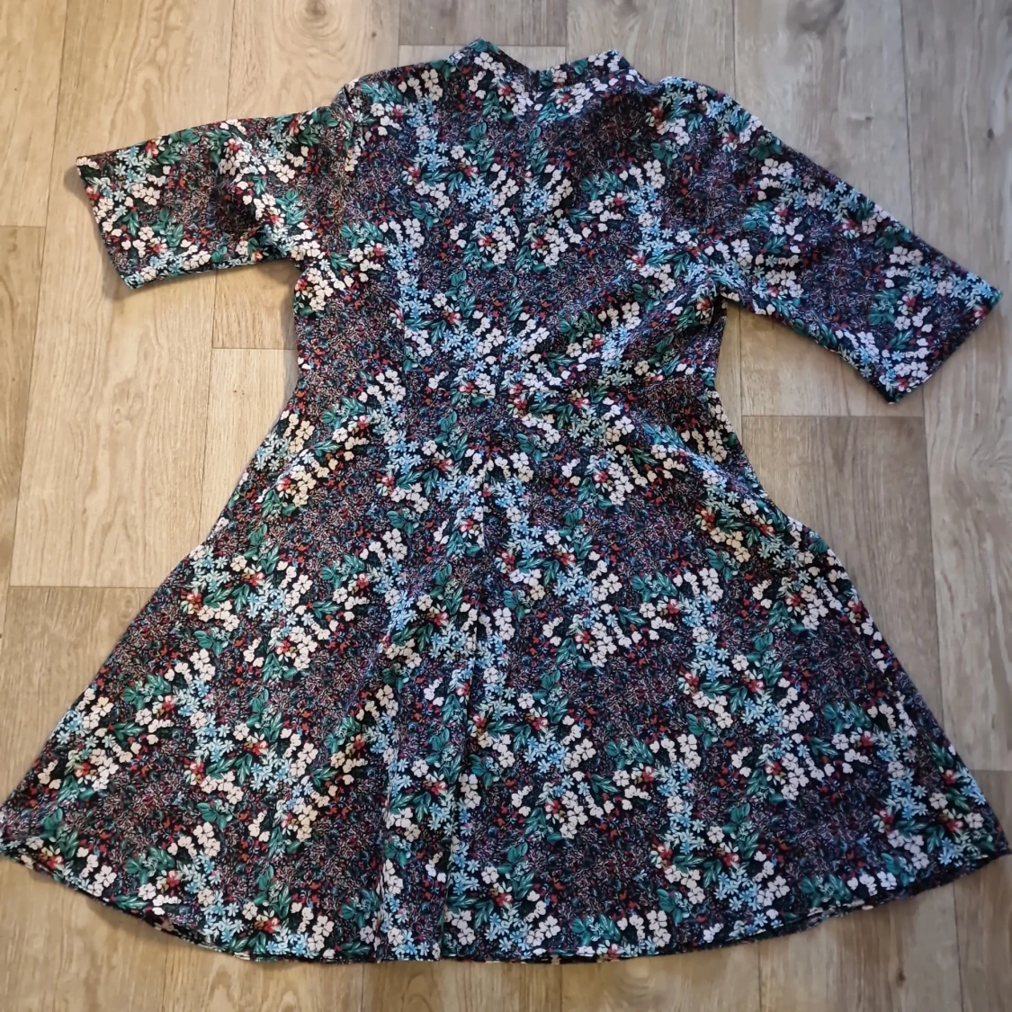 Blommig klänning från Zara Basic - 1