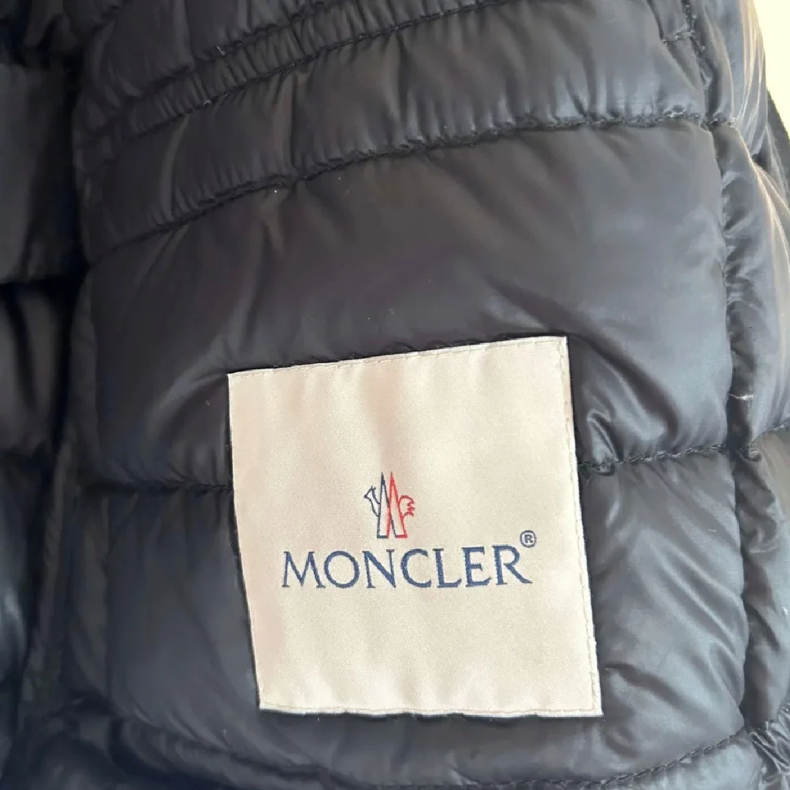 Svart dunjacka från Moncler - 2