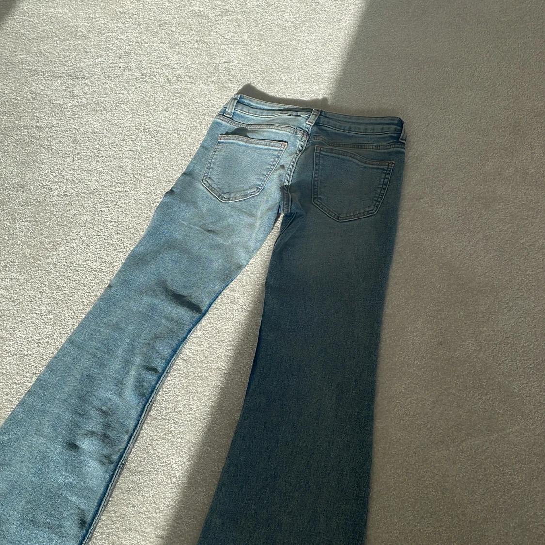 Ljusblå low Waist bootcut jeans från H&M Divided - 3