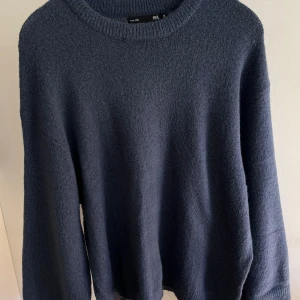 Stickad tröja  - Använd 1 gång, som ny.