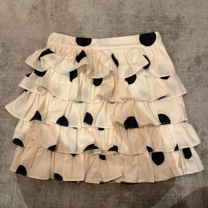 Kjol  - Fin kjol, aldrig använd 