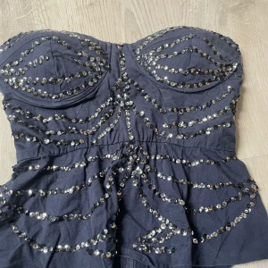 Jeanstopp med paljetter - Korsettliknande jeanstopp med paljetter💫