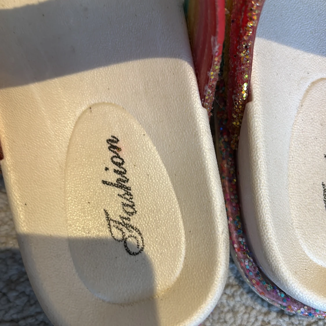 Glittriga sandaler - 2