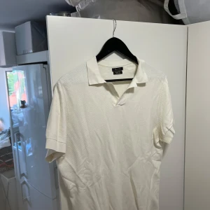 Massimo dutti Piké - Vit massimo dutti Piké. Okej skick. Storlek M.