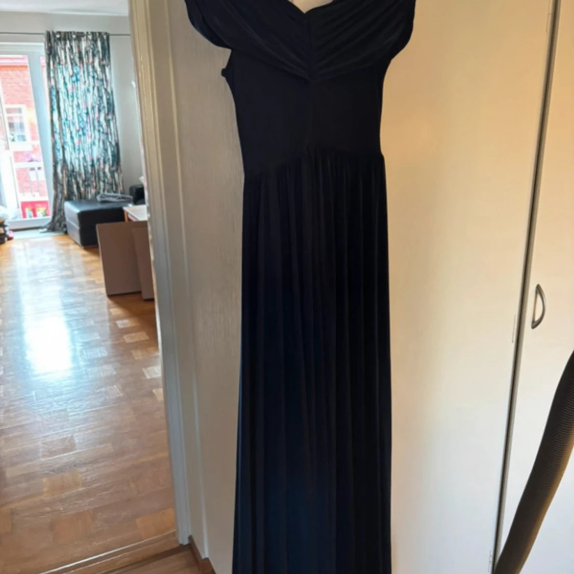 Marinblå långklänning offshoulder - 1