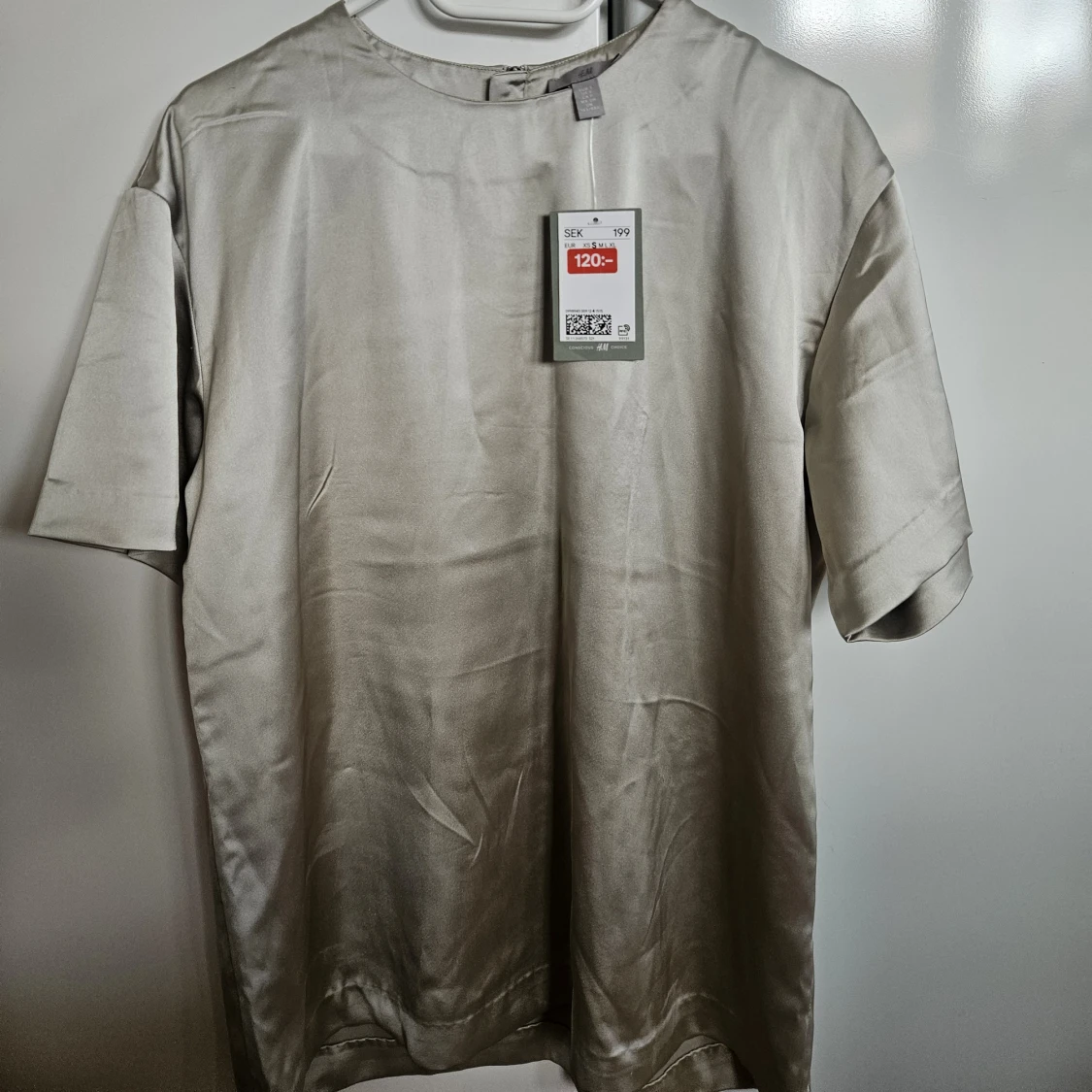 Beige satin t-shirt från H&M - 1