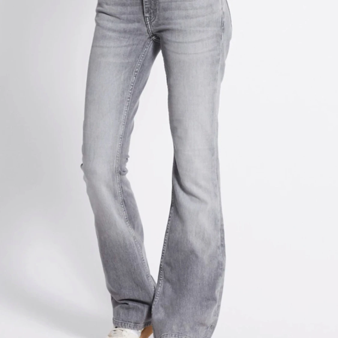 Grå bootcut jeans/Low boot
