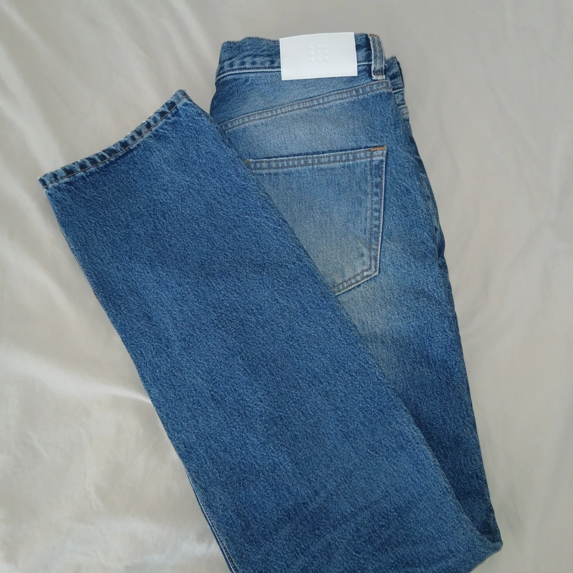 Blå straight jeans från Taktil