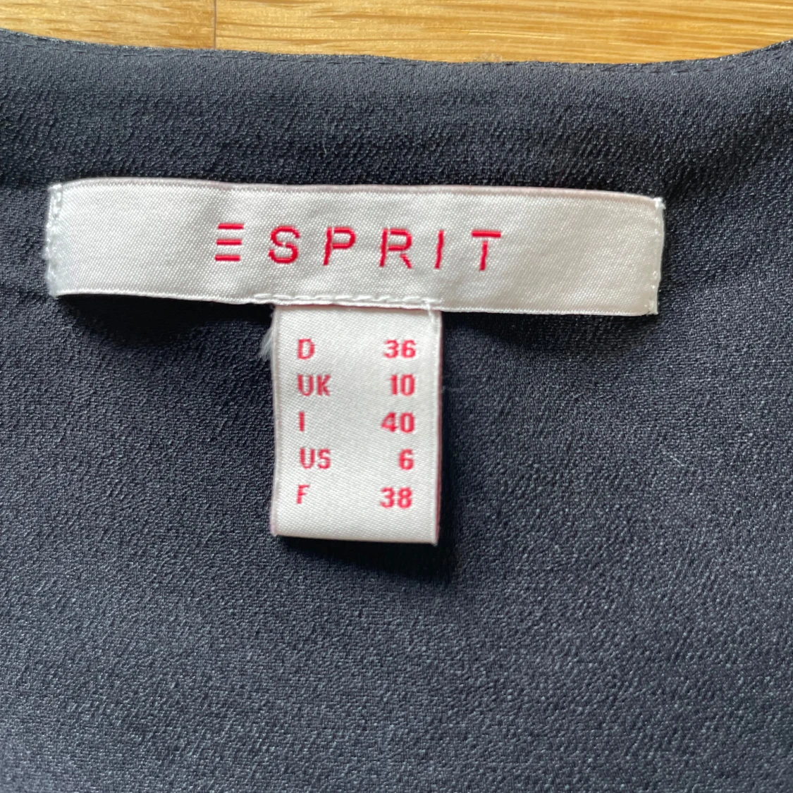 Svart linne med pärldetaljer Esprit - 2