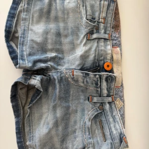 Blå jeansshorts från Bandit de Marie - Snygga ljusblå jeansshorts från Bandit de Marie.