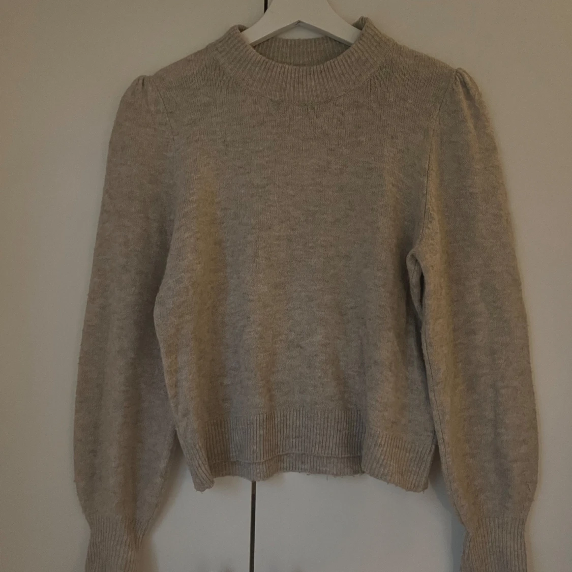 Beige stickad tröja från JDY